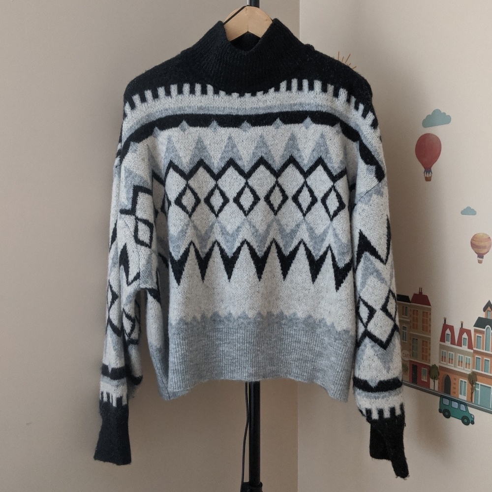 H&M Oversize Turtle Neck Aztec Longsleeves